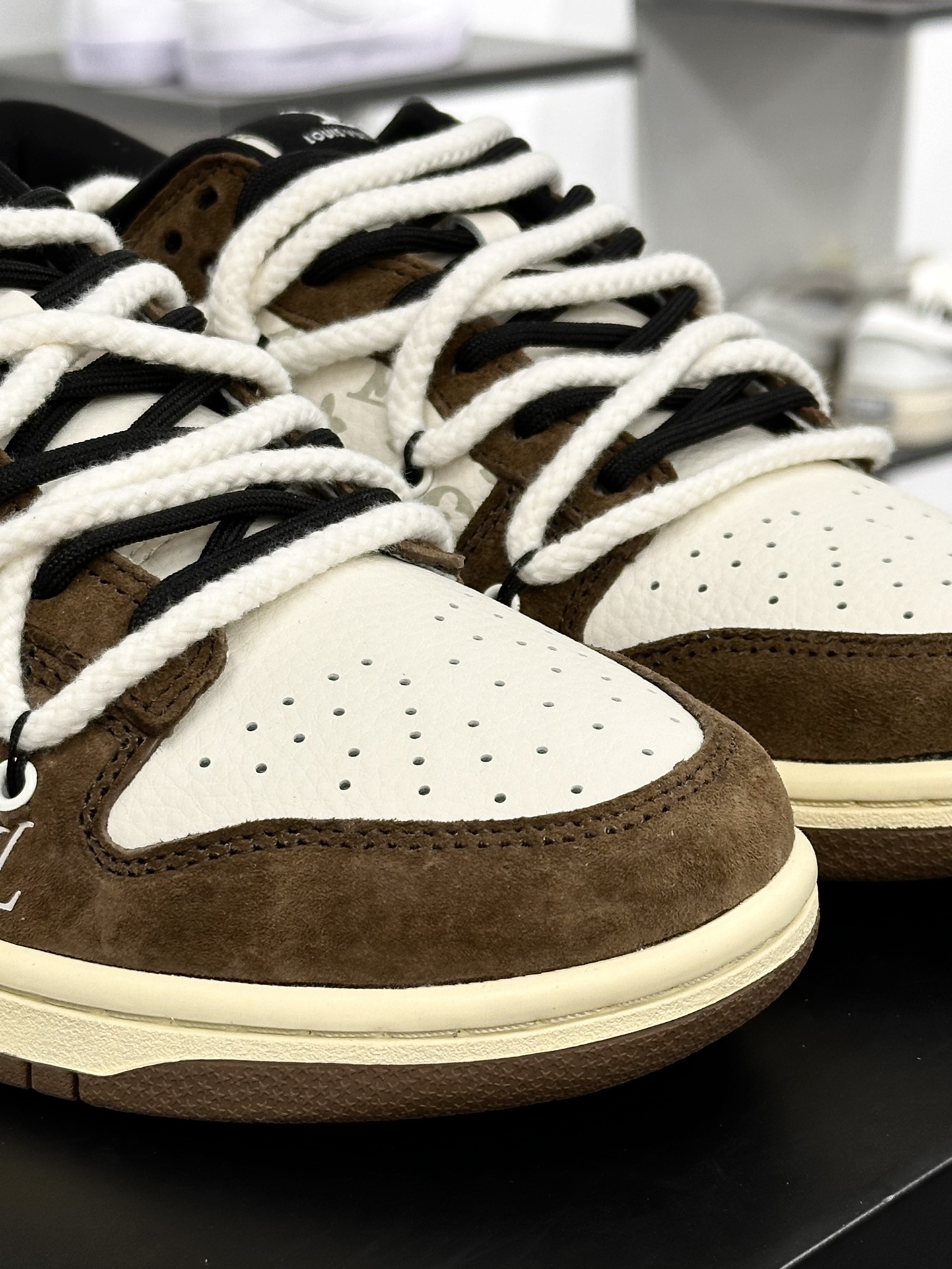 路易威登Louis Vuitton x Nike SB Dunk Low”Black/Beige/LV Monogram”扣篮滑板板鞋“巧克力棕米白夜光LV老花”FC1688-171