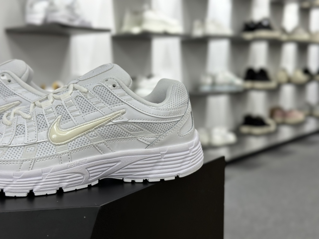 耐克Nike P-6000 Premium”Sail/Wolf Grey”系列低帮慢跑鞋“全白武士”CCD6404-100