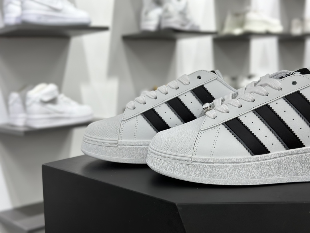 阿迪达斯/三叶草Adidas Originals Superstar XLG 贝壳头系列低帮运动板鞋“皮革白黑深灰字母LOGO”IE0011