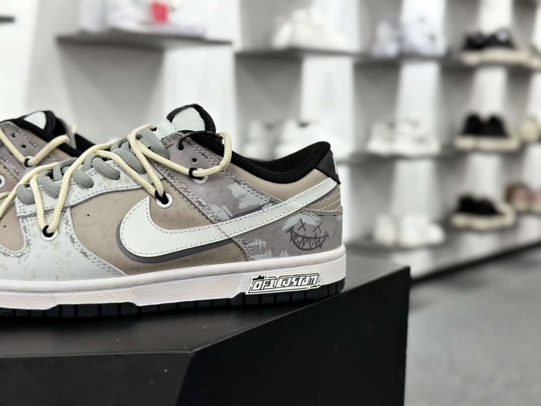 耐克Nike SB Dunk Low Lot”Pudding Milk Tea”扣篮系列低帮板鞋“灰白爱心卡其布丁奶茶绑绳”CW1590-100