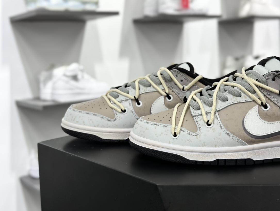 耐克Nike SB Dunk Low Lot”Pudding Milk Tea”扣篮系列低帮板鞋“灰白爱心卡其布丁奶茶绑绳”CW1590-100