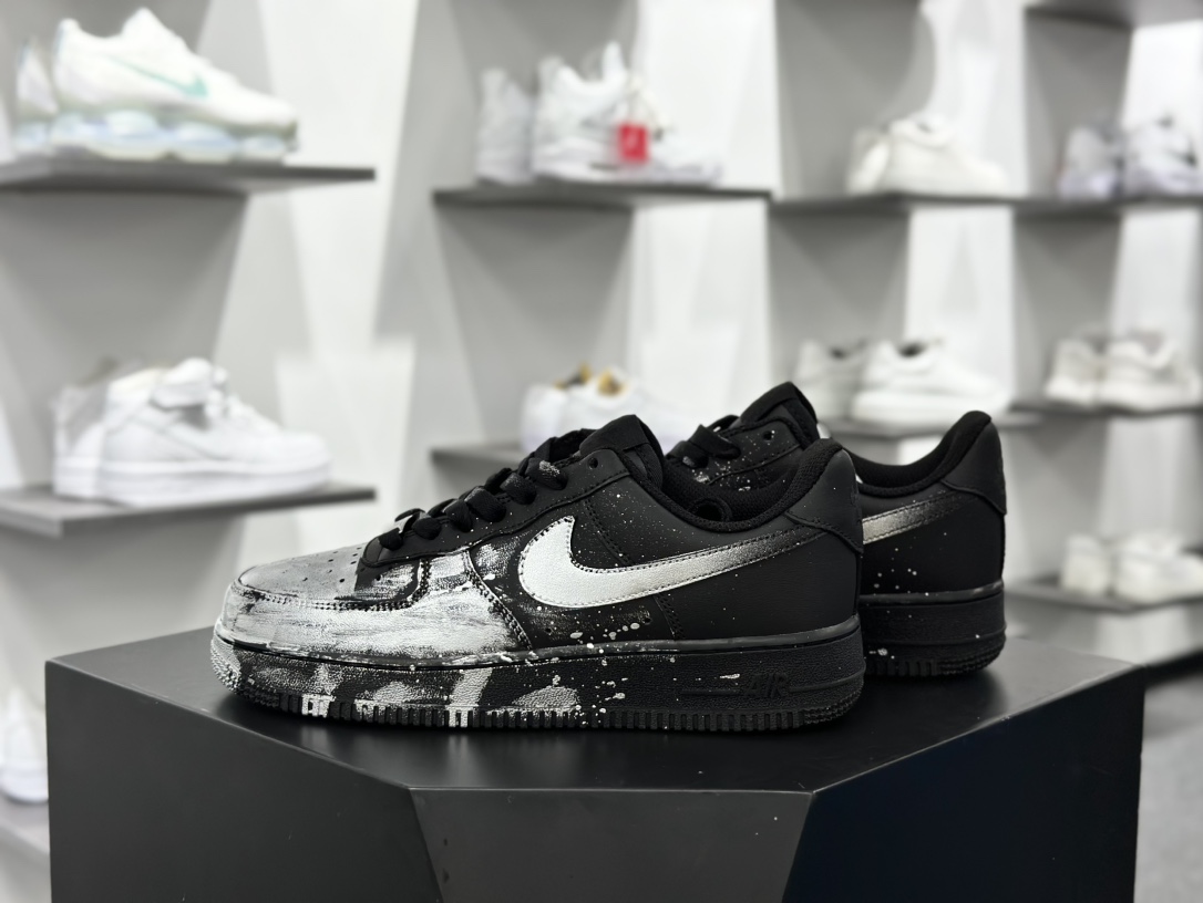 耐克Nike Air Force 1'07 Low Retro”Crazy Graffiti”空军一号低帮板鞋“皮革黑银疯狂涂鸦”CW2288-012