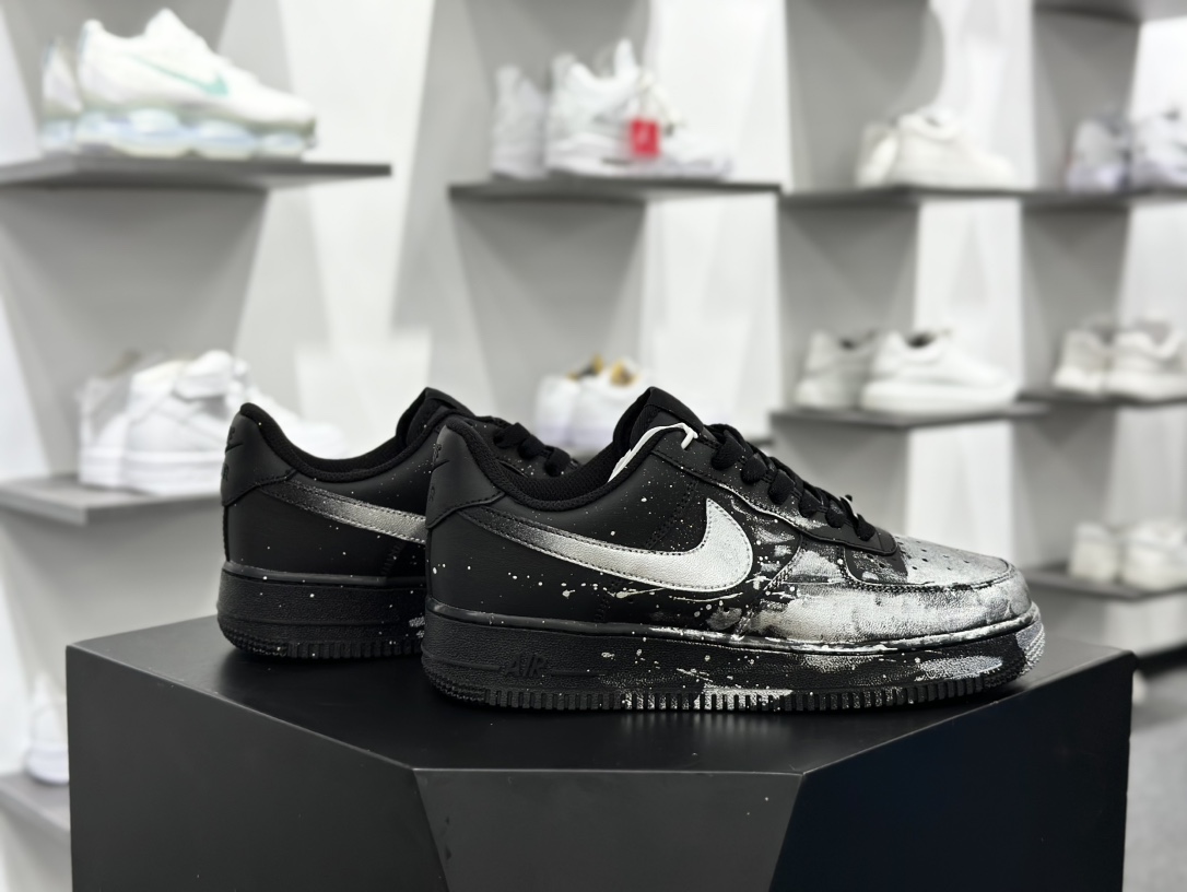 耐克Nike Air Force 1'07 Low Retro”Crazy Graffiti”空军一号低帮板鞋“皮革黑银疯狂涂鸦”CW2288-012