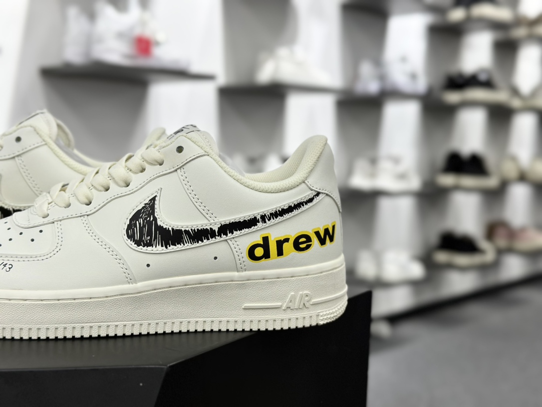 耐克Nike Air Force 1'07 Low”White/Blalck/Drew”空军一号板鞋“皮革白黑黄Drew涂鸦”CW2288-663