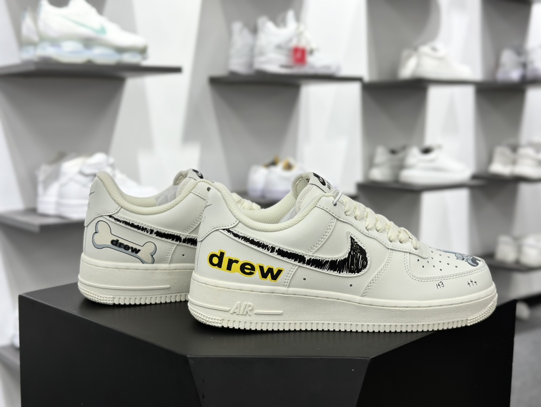 耐克Nike Air Force 1'07 Low”White/Blalck/Drew”空军一号板鞋“皮革白黑黄Drew涂鸦”CW2288-663