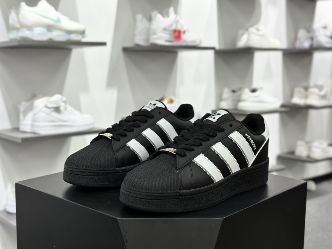 三叶草Adidas Originals Superstar XLG 贝壳头板鞋“皮革黑白深灰字母LOGO”IE0022