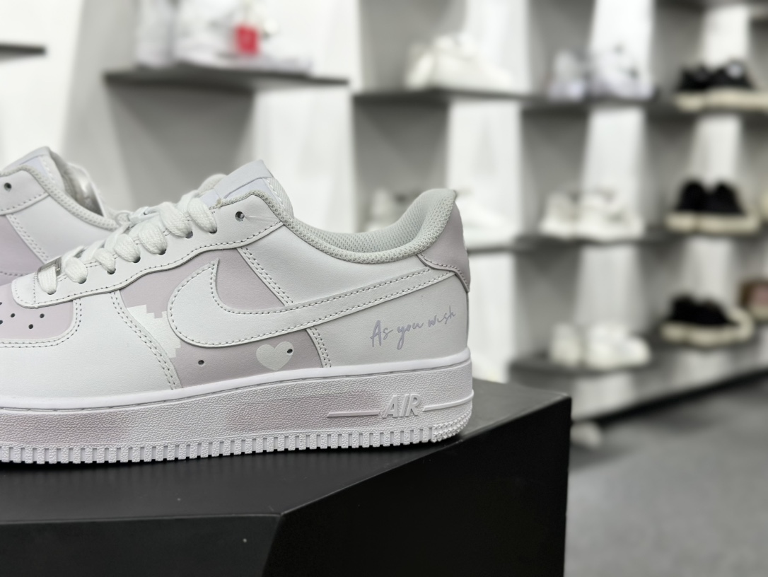 耐克Nike Air Force 1 07 LV8 Low”Valentine's Day”空军一号系列板鞋“白淡粉紫环绕星球爱心涂鸦”CW2288-111