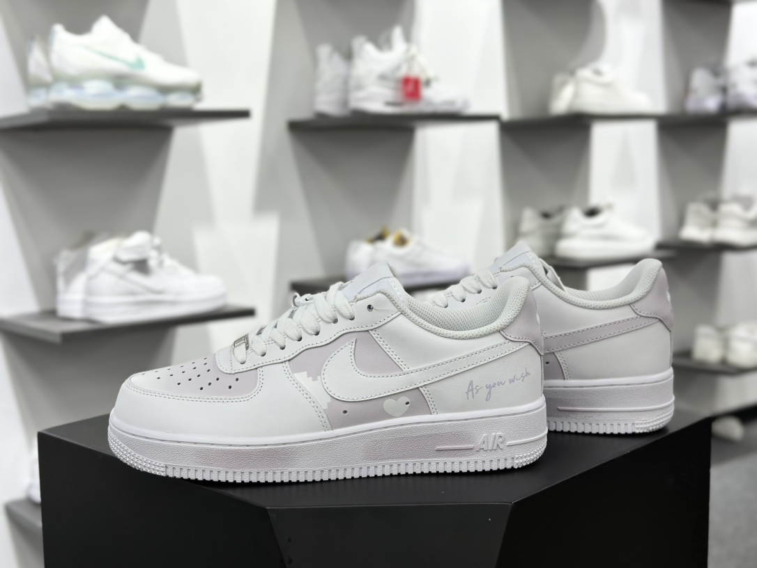 耐克Nike Air Force 1 07 LV8 Low”Valentine's Day”空军一号系列板鞋“白淡粉紫环绕星球爱心涂鸦”CW2288-111