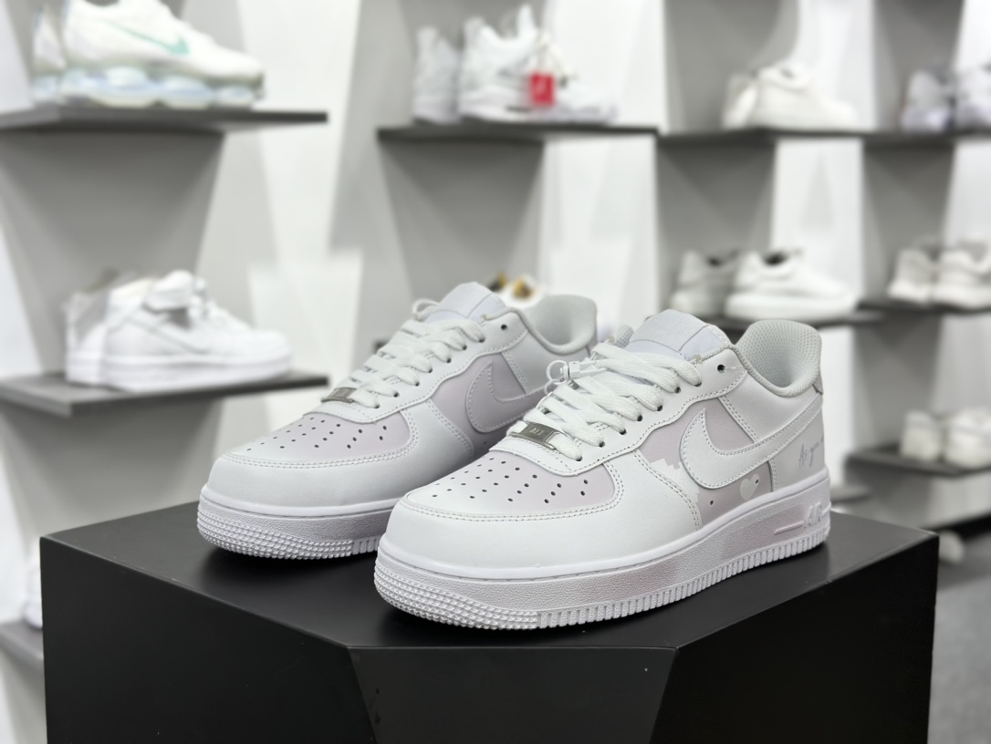 耐克Nike Air Force 1 07 LV8 Low”Valentine’s Day”空军一号系列板鞋“白淡粉紫环绕星球爱心涂鸦”CW2288-111