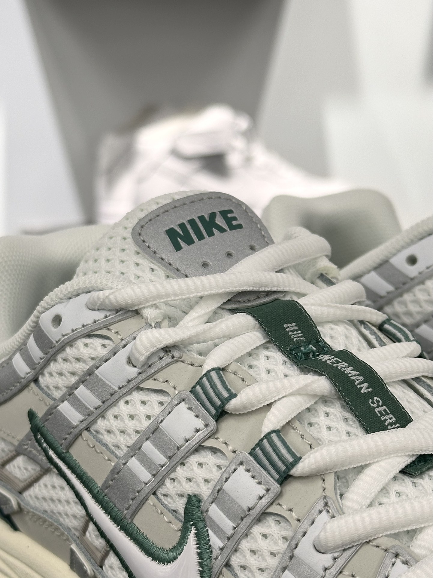 耐克Nike P-6000 Premium”Light Bone Green”系列低帮慢跑鞋“白绿奶油底”HF4308-072