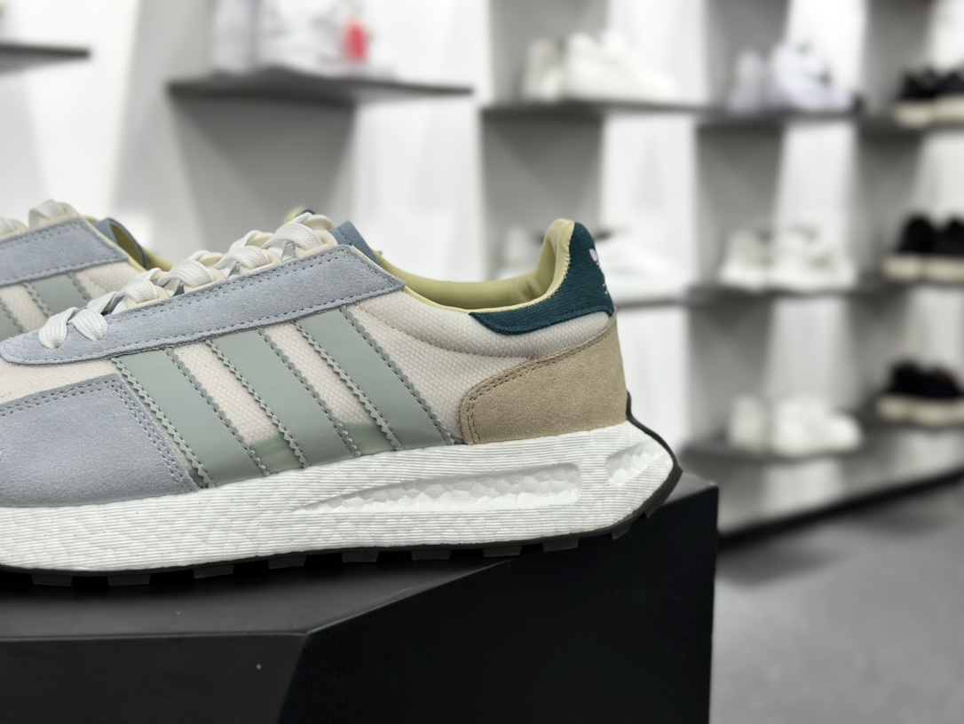 阿迪达斯Adidas Originals Retropy Boost E5 系列复古赛车慢跑鞋“淡蓝绿卡其刺绣三叶草”IF6810