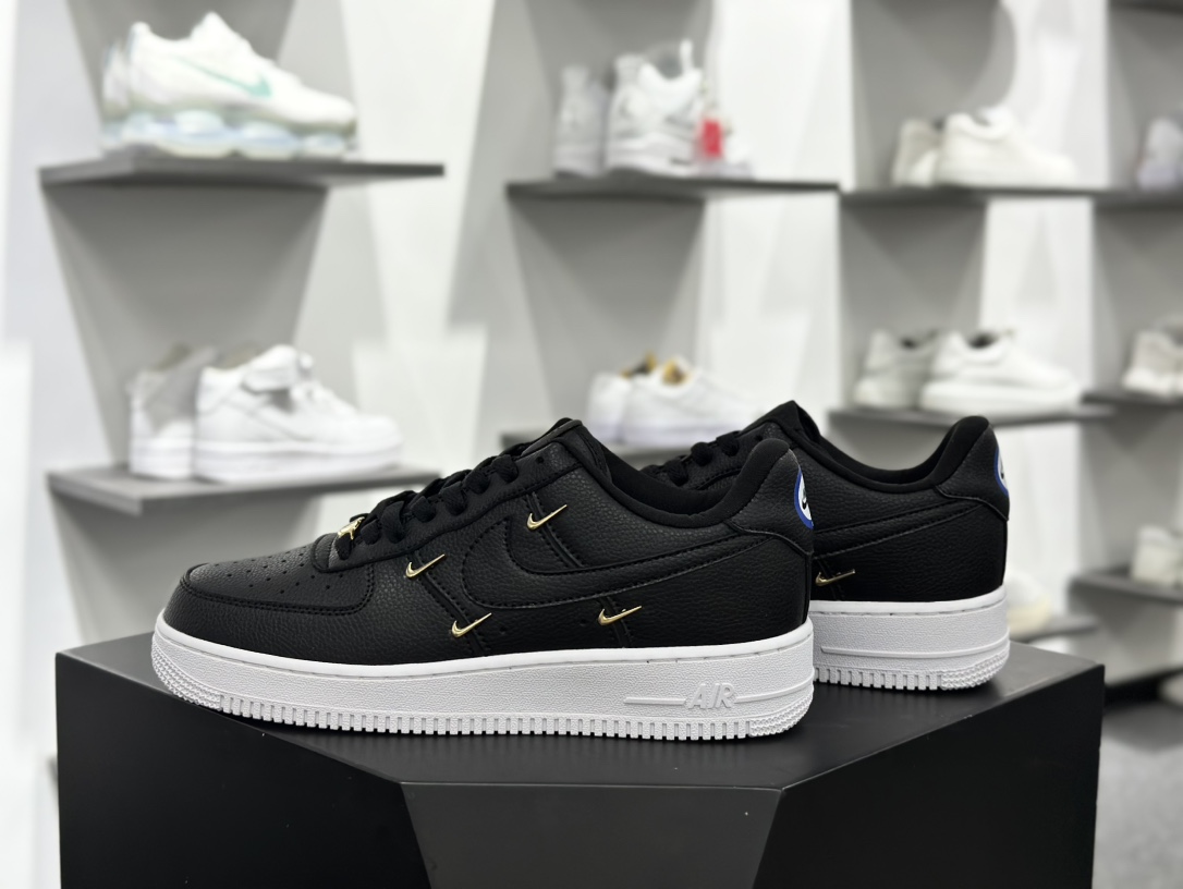 耐克Nike Wmns Air Force 1' 07 LX”Chrome Swooshes Black”空军一号板鞋“皮革黑宝蓝小金四钩”CT1990-001