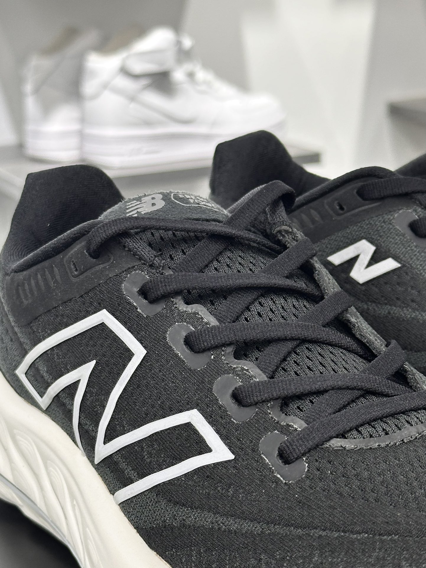 新百伦New Balance Fresh Foam X Vongo v6开跑V6系列低帮跑鞋“网织黑白”WVNGOLK6