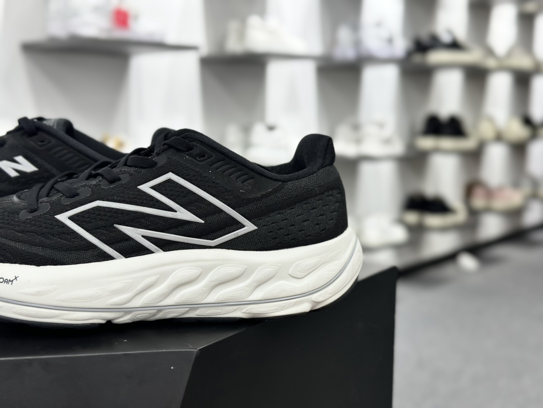 新百伦New Balance Fresh Foam X Vongo v6开跑V6系列低帮跑鞋“网织黑白”WVNGOLK6