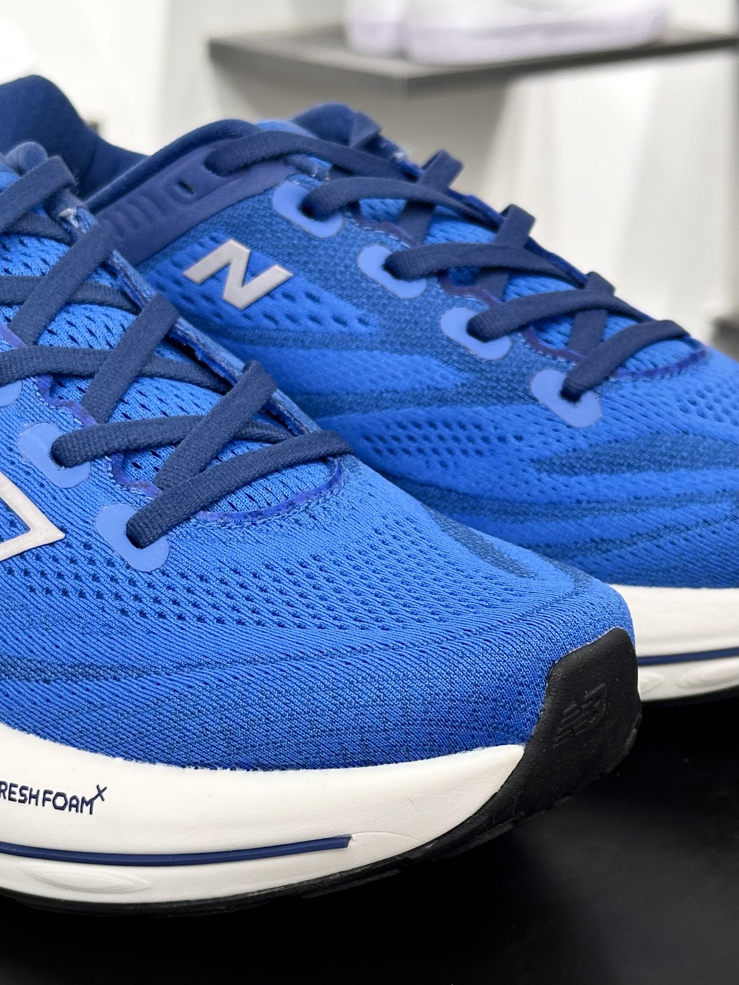 New Balance Fresh Foam X Vongo v6开跑V6系列低帮轻量化慢跑鞋“网织宝蓝银白”MVNGOCB6