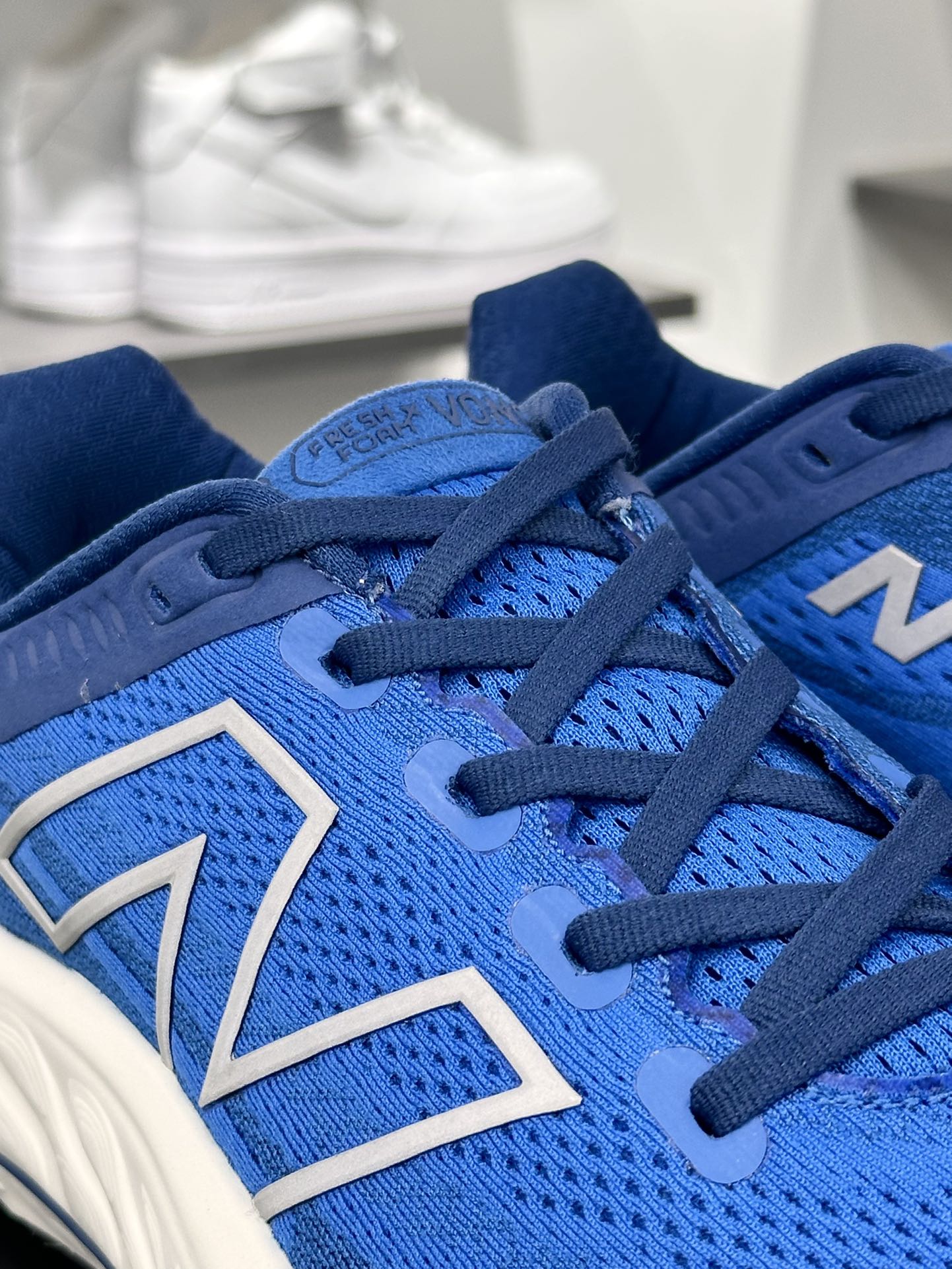 New Balance Fresh Foam X Vongo v6开跑V6系列低帮轻量化慢跑鞋“网织宝蓝银白”MVNGOCB6