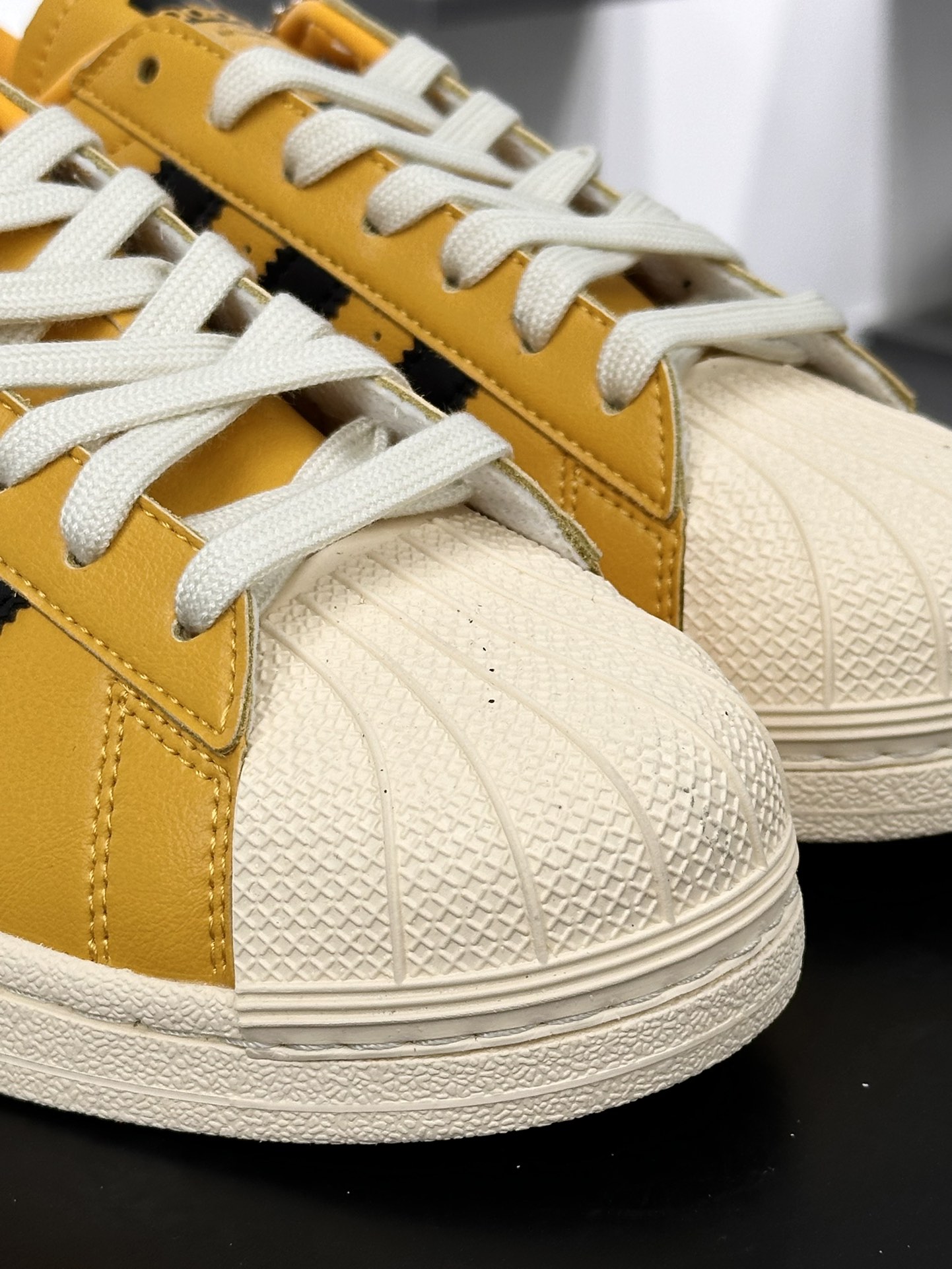 三叶草Adidas Originals Superstar”Yellow Black”经典贝壳头板鞋“皮革黄黑”HQ0498