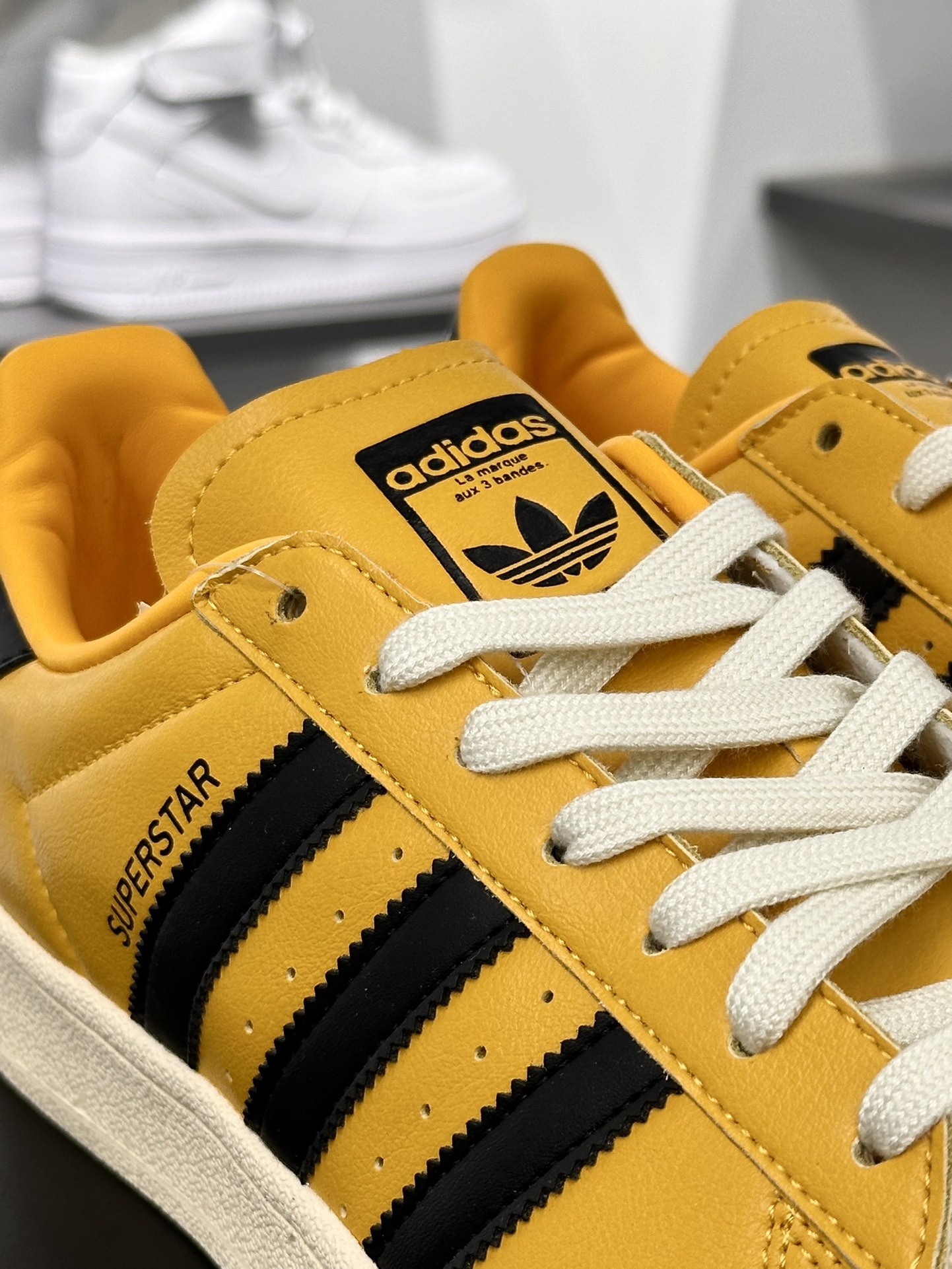 三叶草Adidas Originals Superstar”Yellow Black”经典贝壳头板鞋“皮革黄黑”HQ0498