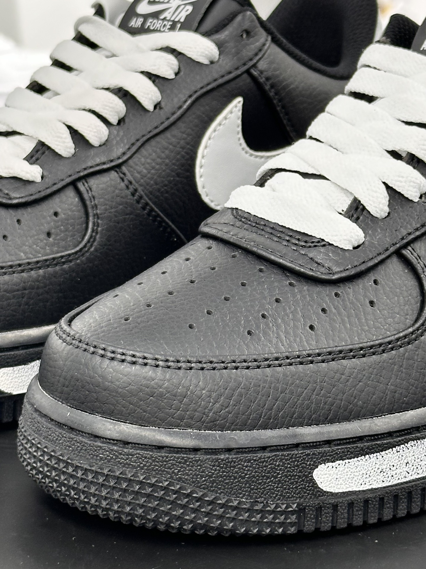 耐克Nike Air Force 1 07 Low ”Black/White”空军一号板鞋“黑白钩子涂鸦小权志龙”CI9533-081