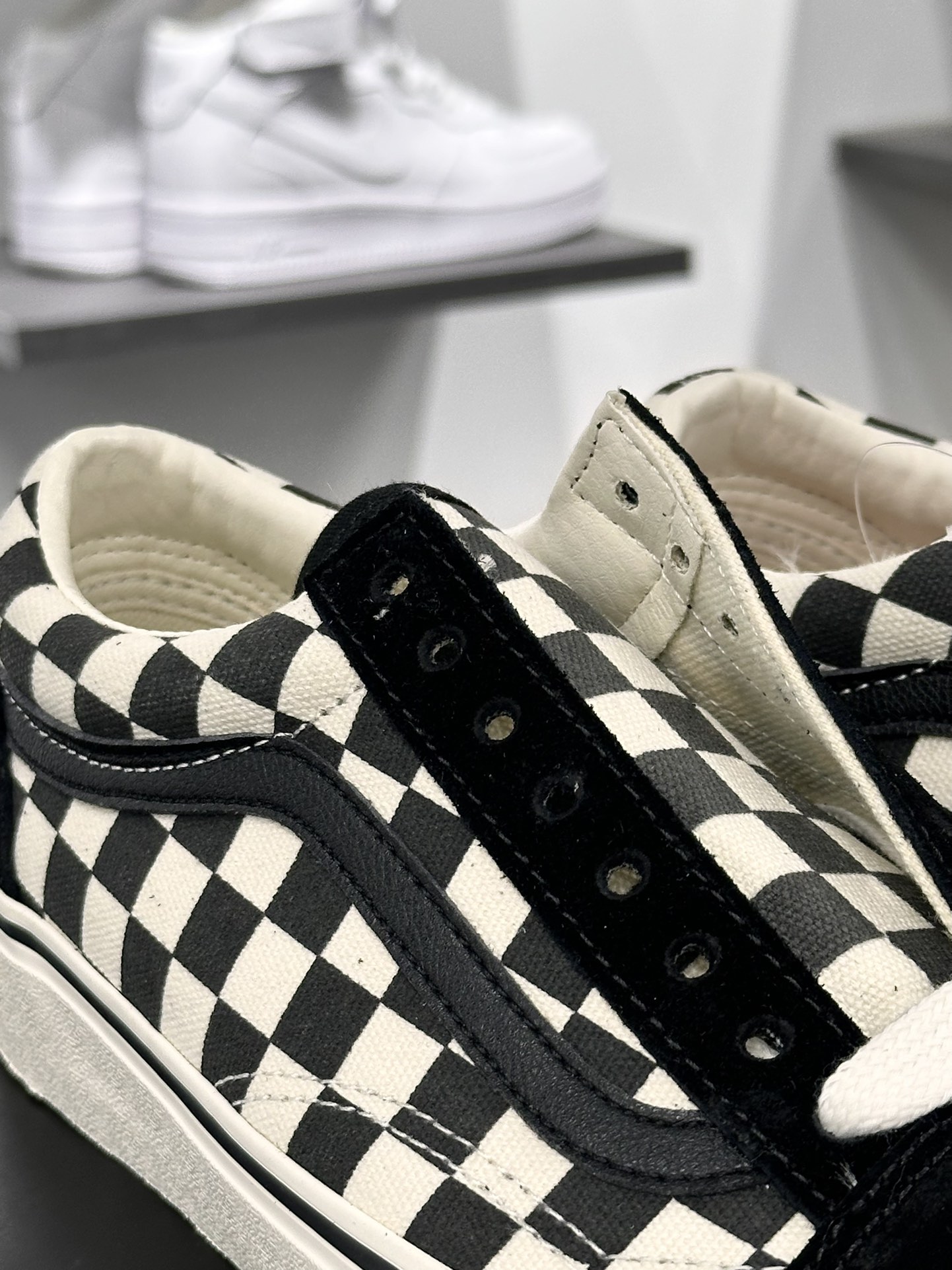 范斯Vans Old Skool Reiue 136 老茱利安136系列低帮半月包头硫化休闲运动板鞋“旧黑米白棋盘格子”VN000MT6V0N