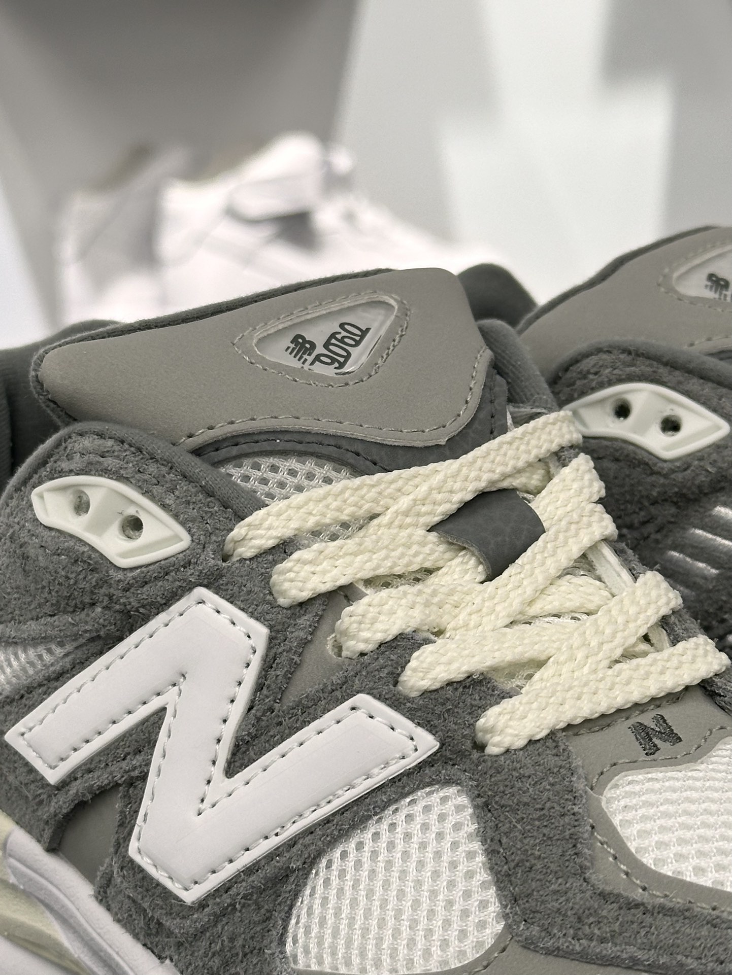 New Balance 9060”Grey White”系列复古百搭老爹风小象蹄休闲运动跑步鞋“灰绿米白”U9060YGA