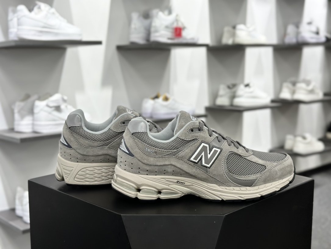 NB新百伦New Balance 2002R系列低帮慢跑鞋“麂皮深灰白米”ML2002RC