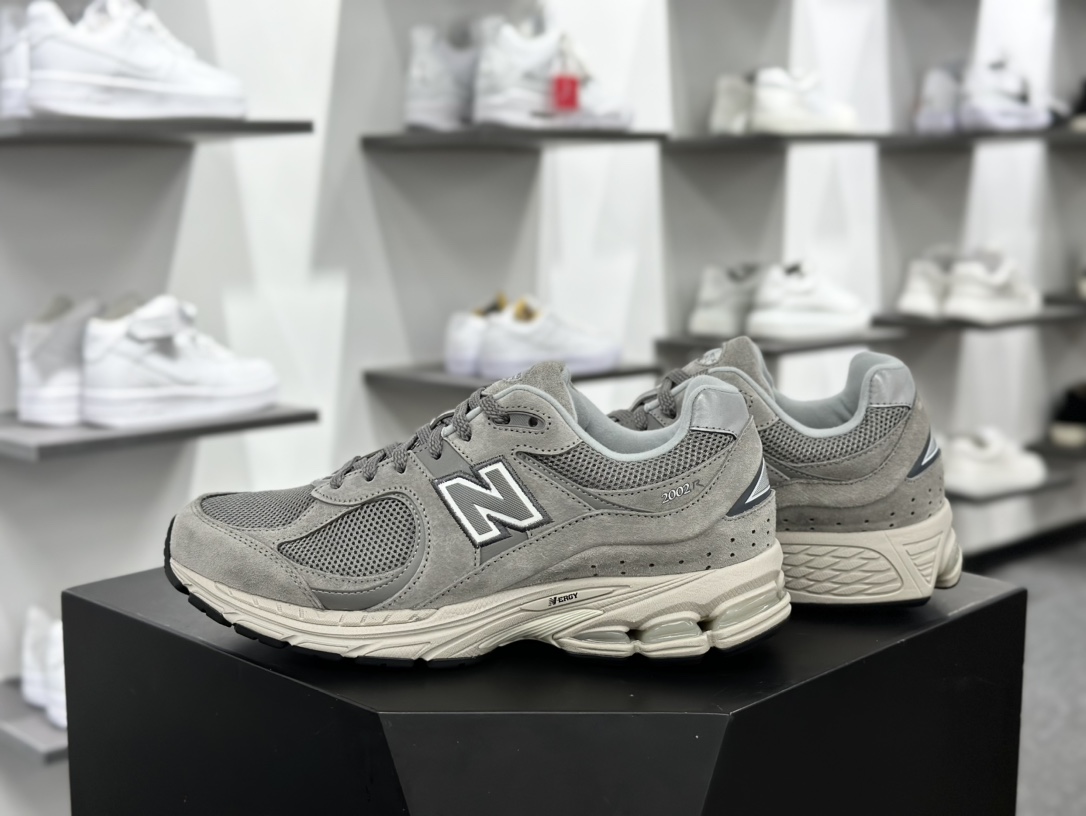 NB新百伦New Balance 2002R系列低帮慢跑鞋“麂皮深灰白米”ML2002RC