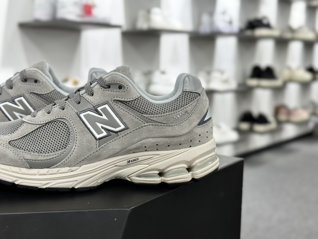 NB新百伦New Balance 2002R系列低帮慢跑鞋“麂皮深灰白米”ML2002RC