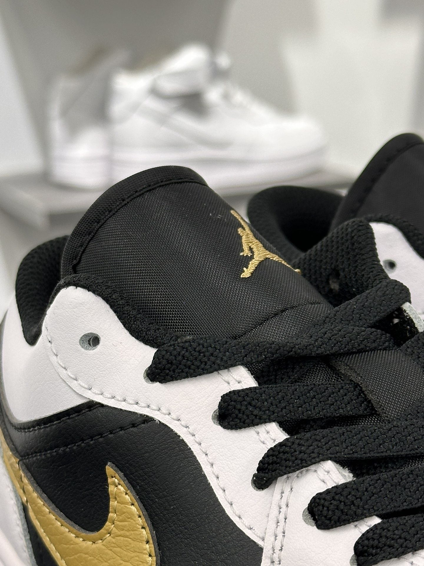 Air Jordan 1 Low”White/Black/Metallic Gold”AJ1乔丹一代低帮篮球鞋“白黑金钩”553558-172