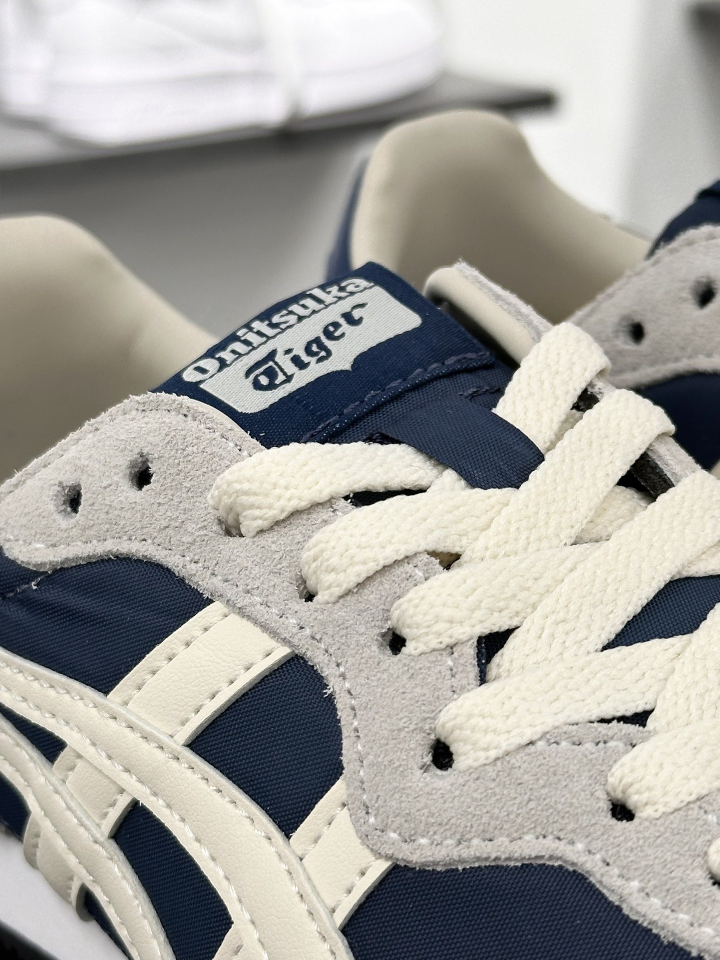 鬼塚虎/Onitsuka Tiger Serrano Low 塞拉诺系列低帮慢跑鞋“浅灰藏蓝”1183B400-406