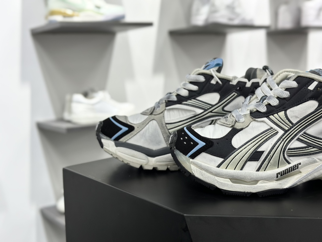 巴黎世家BALENCIAGA Runner Sneaker”Whit Water Blue”慢跑系列低帮鞋“解构破坏白水蓝涂鸦LOGO”772767 W3RNY 0133