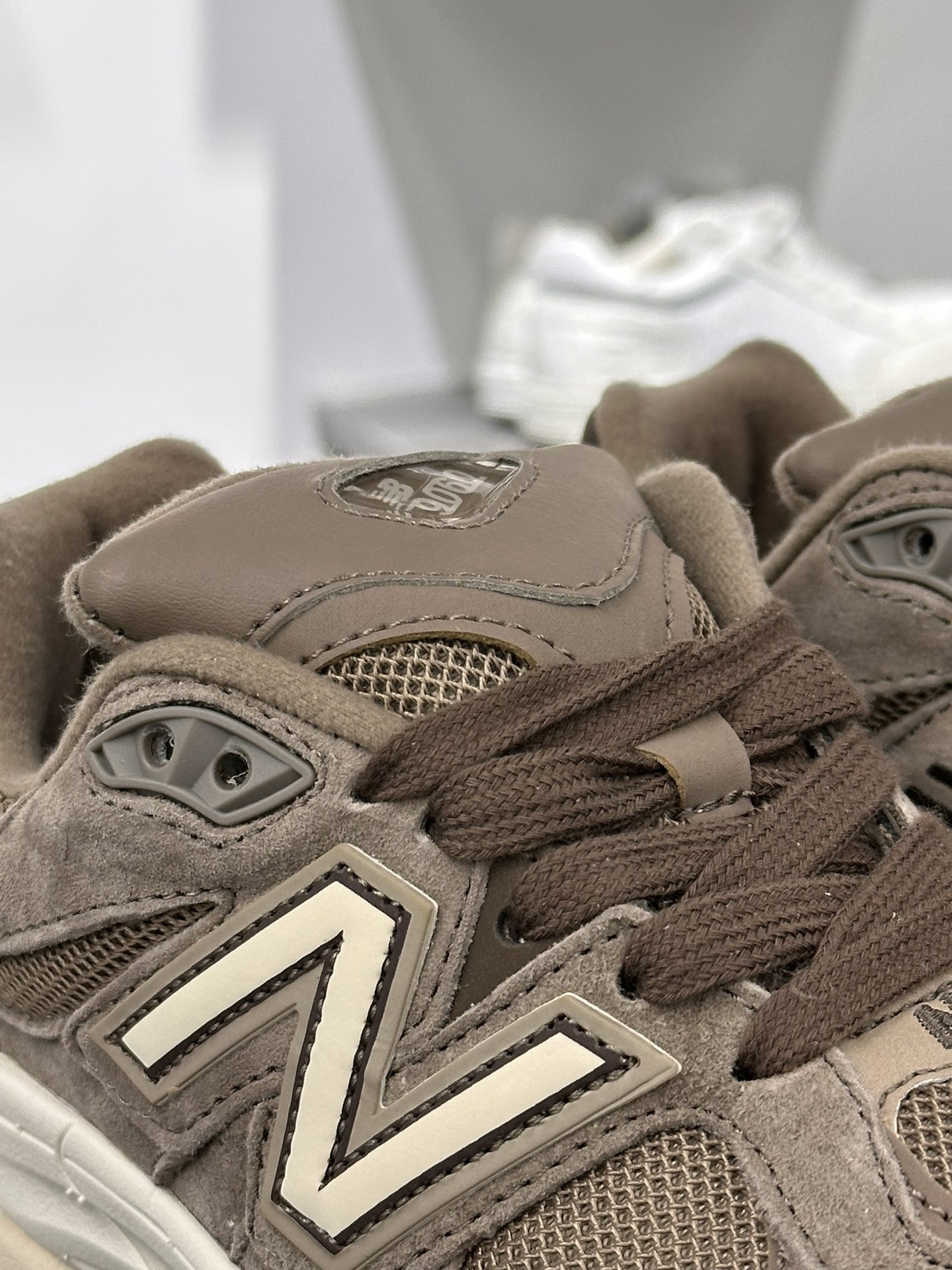 新百伦New Balance 9060”Mushroom/Brown”系列复古百搭跑步鞋“蘑菇棕米白”U9060JMR