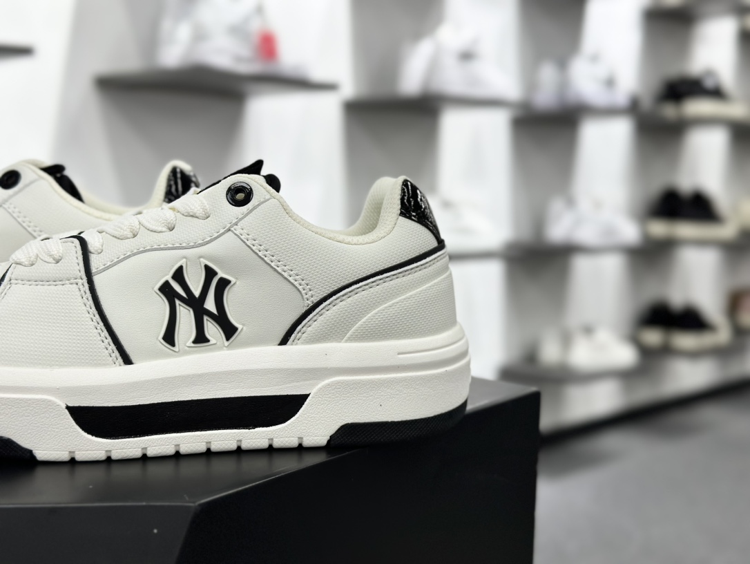 New York Yankees x MLB Chunky Liner Low 学长鞋系列低帮板鞋“皮革米白黑NY立体小标”3ASXCBS4N-50WHS