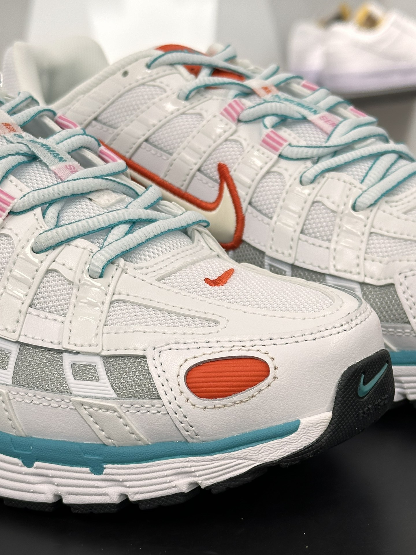 Nike P-6000 Premium”Whit Oracl Aqua Magic”系列低帮复古慢跑鞋“白灰橙水蓝”BV1021-105