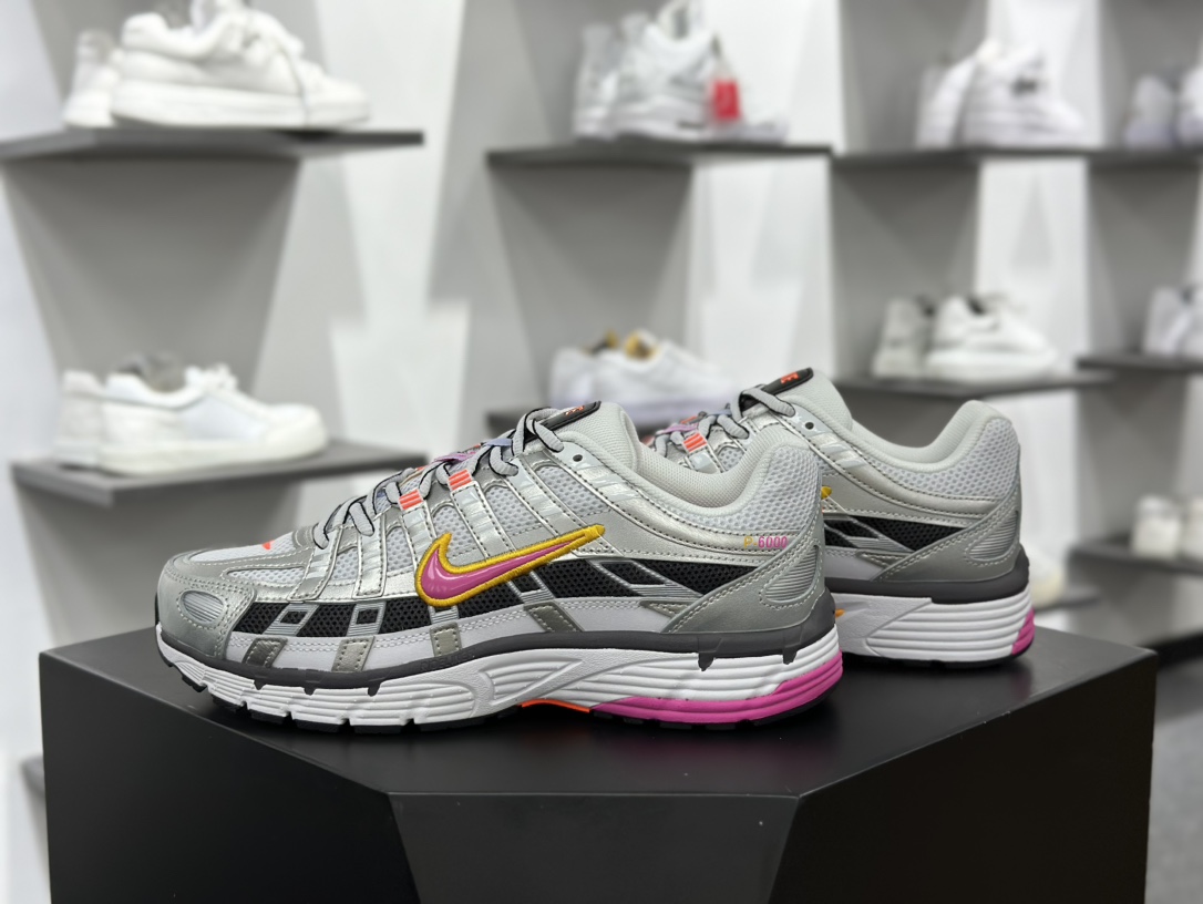 耐克Nike P-6000 Premium”Silver/Laser Fuchsia”系列低帮慢跑鞋“子弹银粉黄黑”BV1021-100