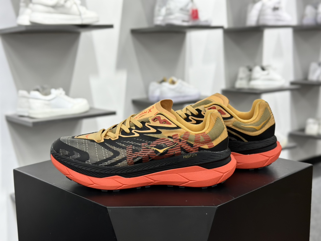 Hoka One One Tecton X 2 M 钛氪动X2系列低帮厚底轻量慢跑鞋“网织炭黑黄桔红”1134516/BFLM