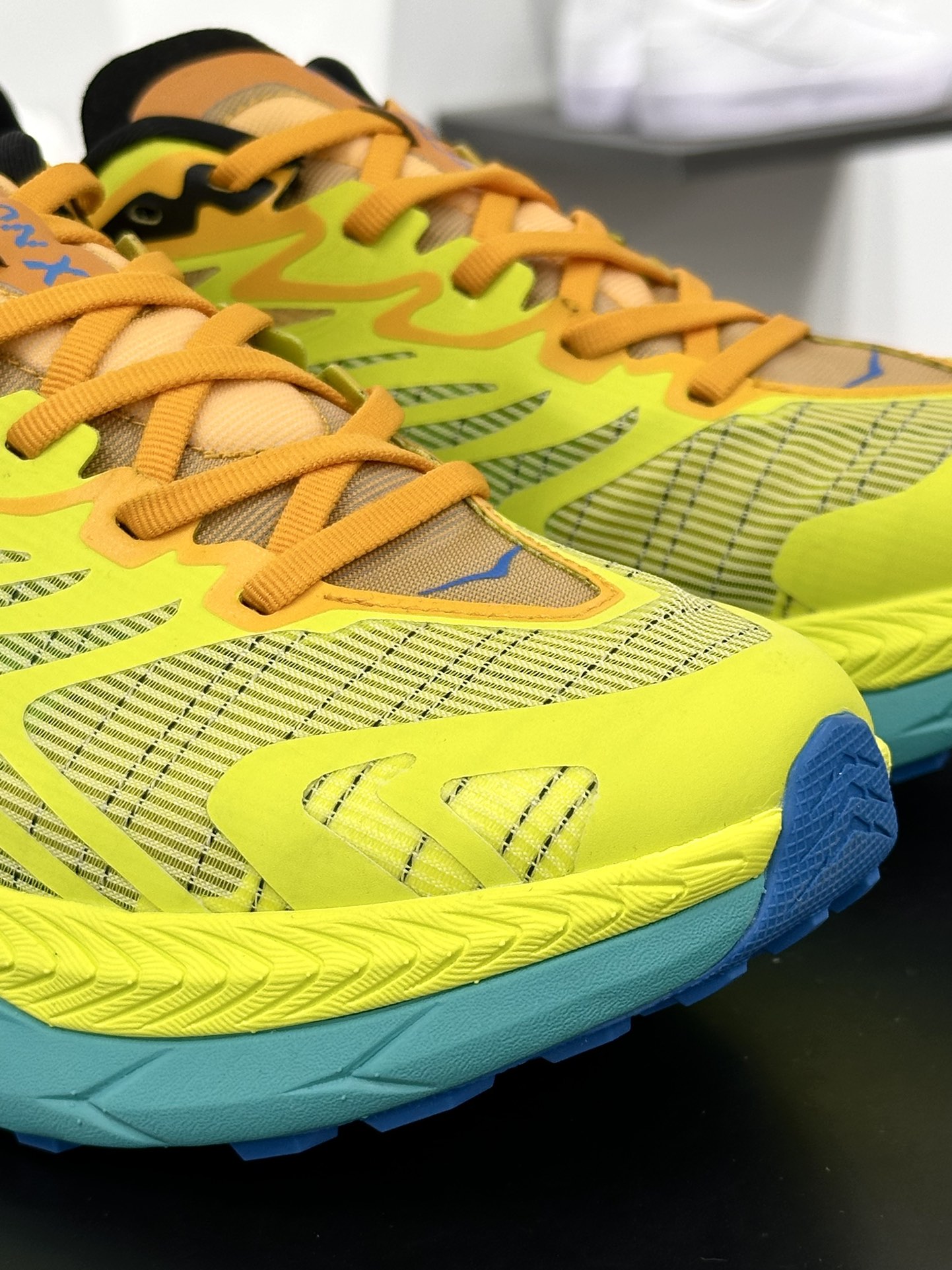 Hoka One One Tecton X 2 M 钛氪动X2系列低帮慢跑鞋“网织荧光黄黑水蓝”1134516/EPRY