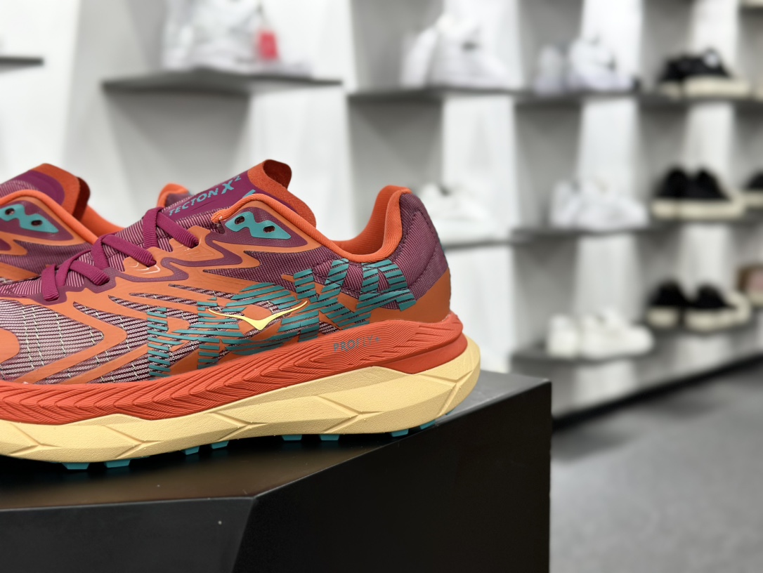 Hoka One One Tecton X 2 M 钛氪动X2系列低帮慢跑鞋“网织橙玫粉水绿”1134516/CJFL