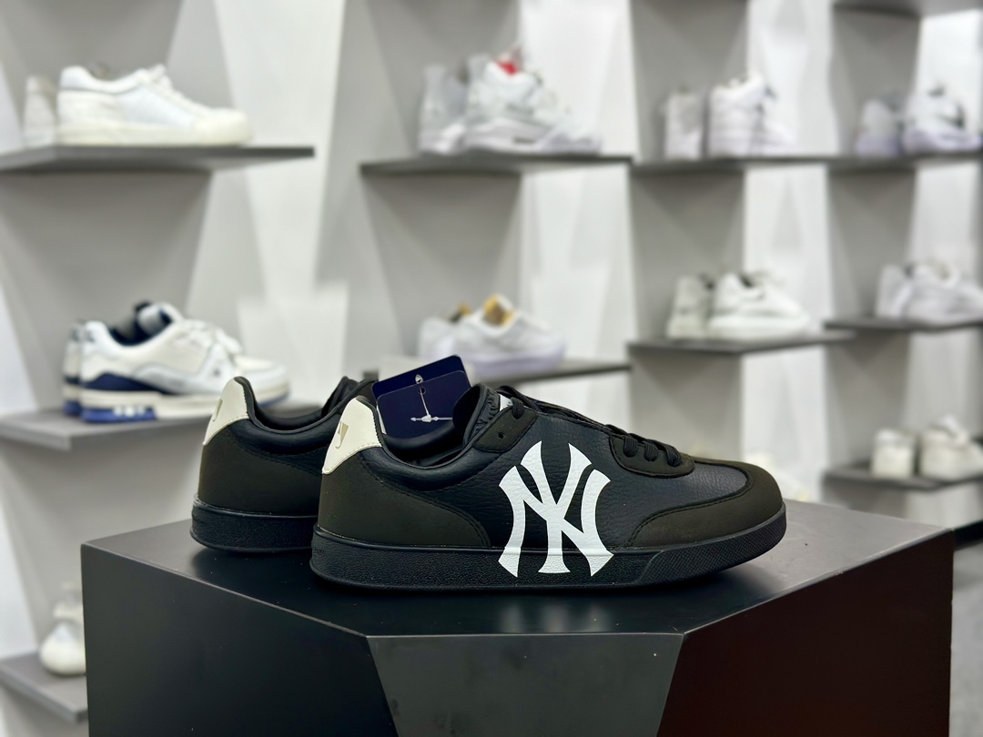 New York Yankees x MLB Squeeze Low Sneakers 紧握系列低帮德训运动板鞋“皮革标准黑白NY印花”3ASXSQZ3N-GP008