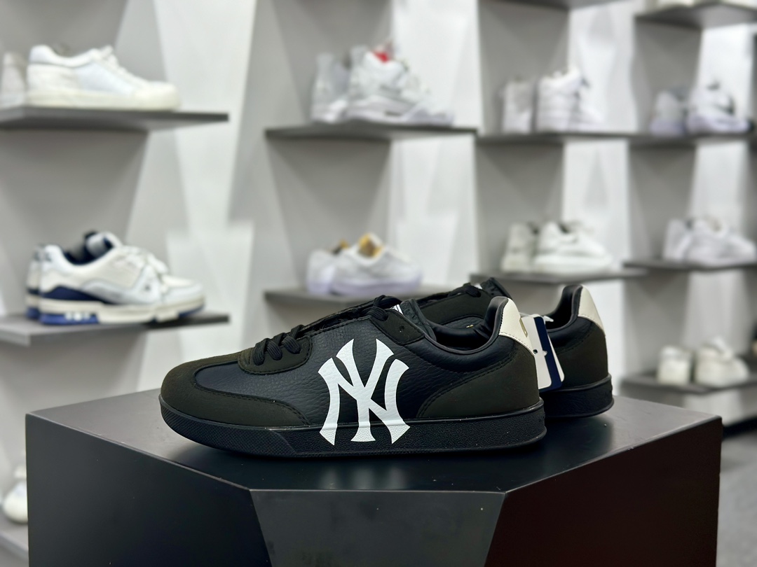 New York Yankees x MLB Squeeze Low Sneakers 紧握系列低帮德训运动板鞋“皮革标准黑白NY印花”3ASXSQZ3N-GP008