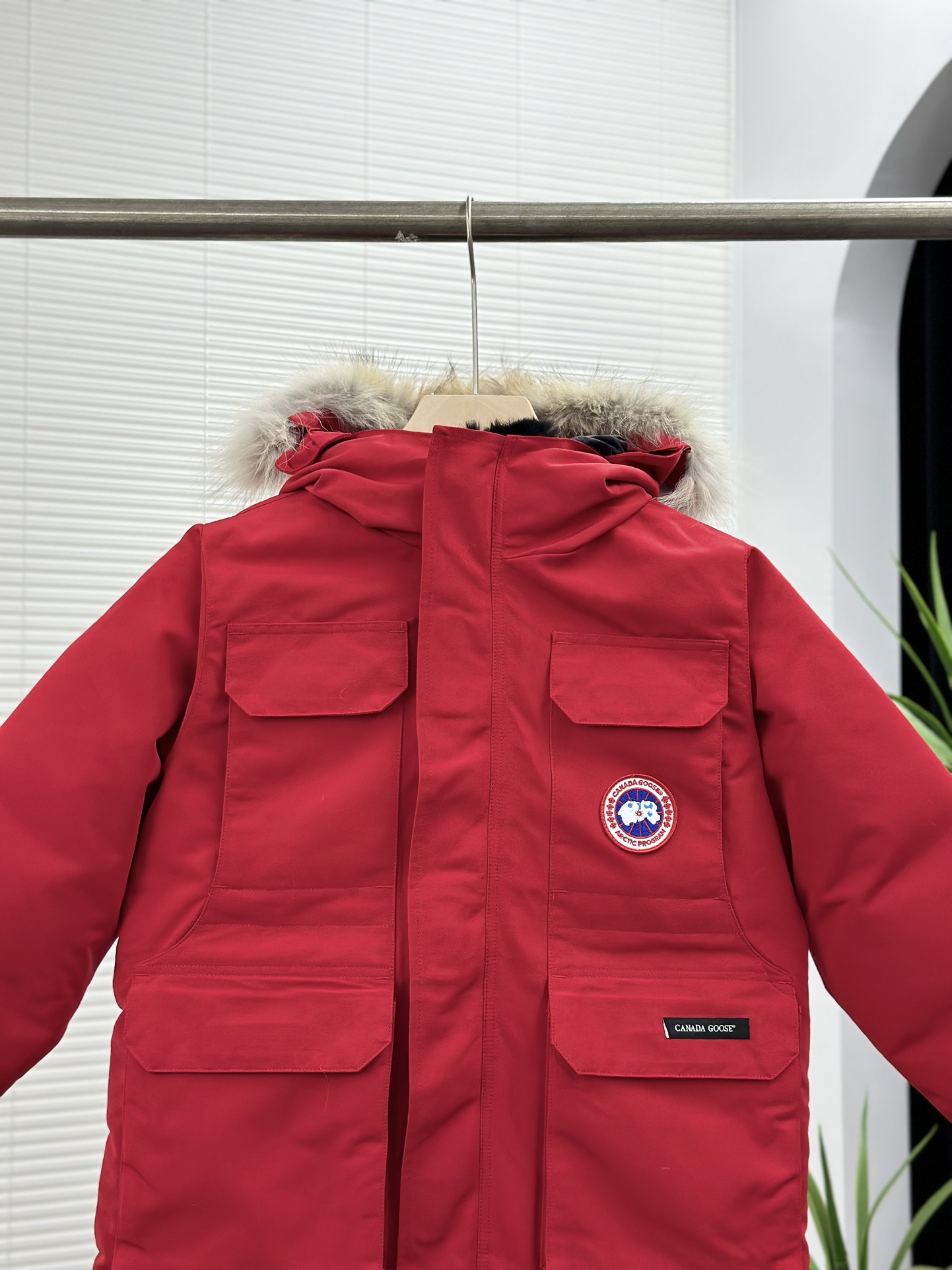 Canada Goose Children’s Expedition C08 Coat: Custom-made, Twilight-proof Fabric, Warm Duck Feathers, Military-grade Zippers - 图片 4