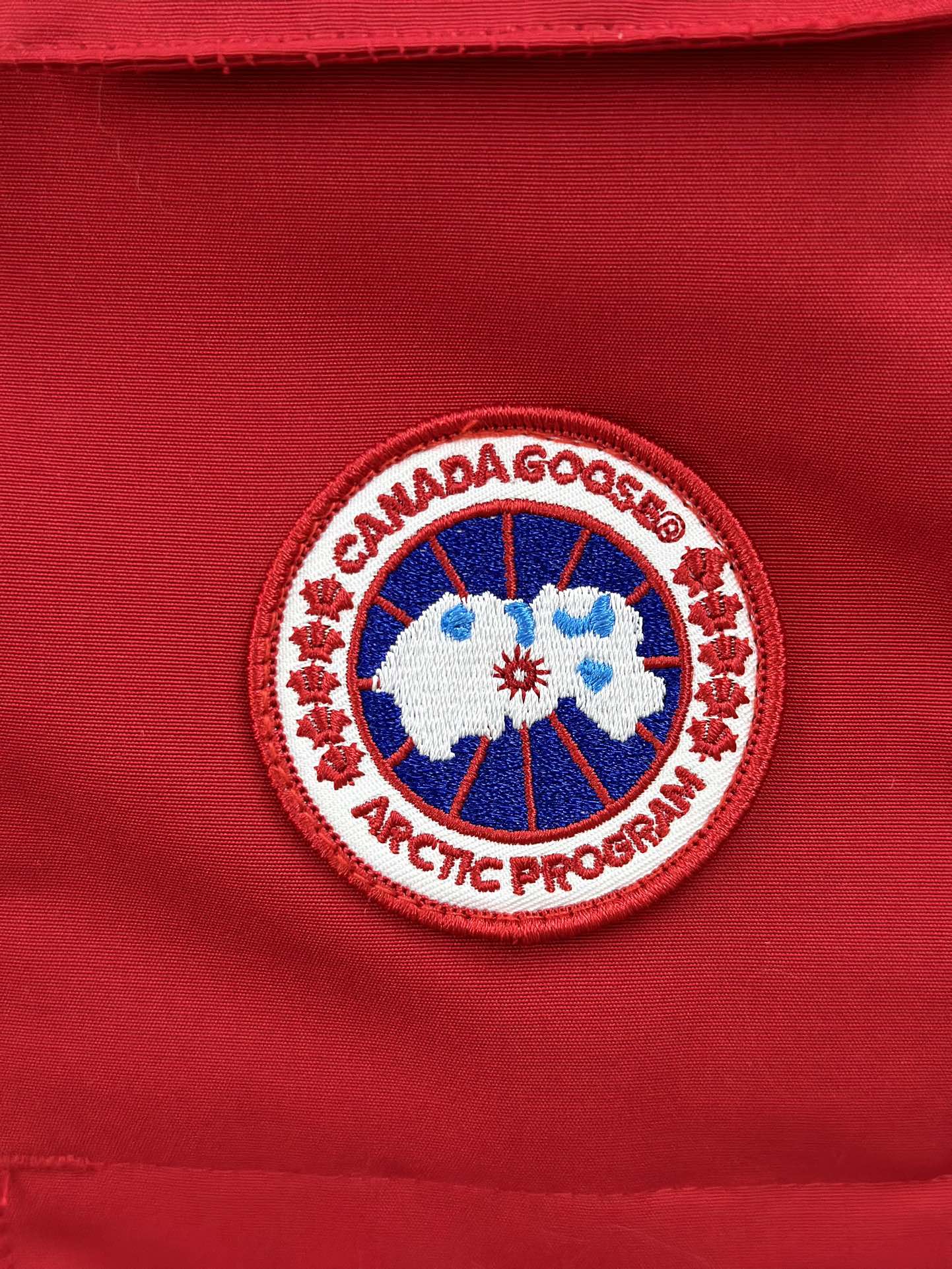 Canada Goose Children’s Expedition C08 Coat: Custom-made, Twilight-proof Fabric, Warm Duck Feathers, Military-grade Zippers - 图片 6