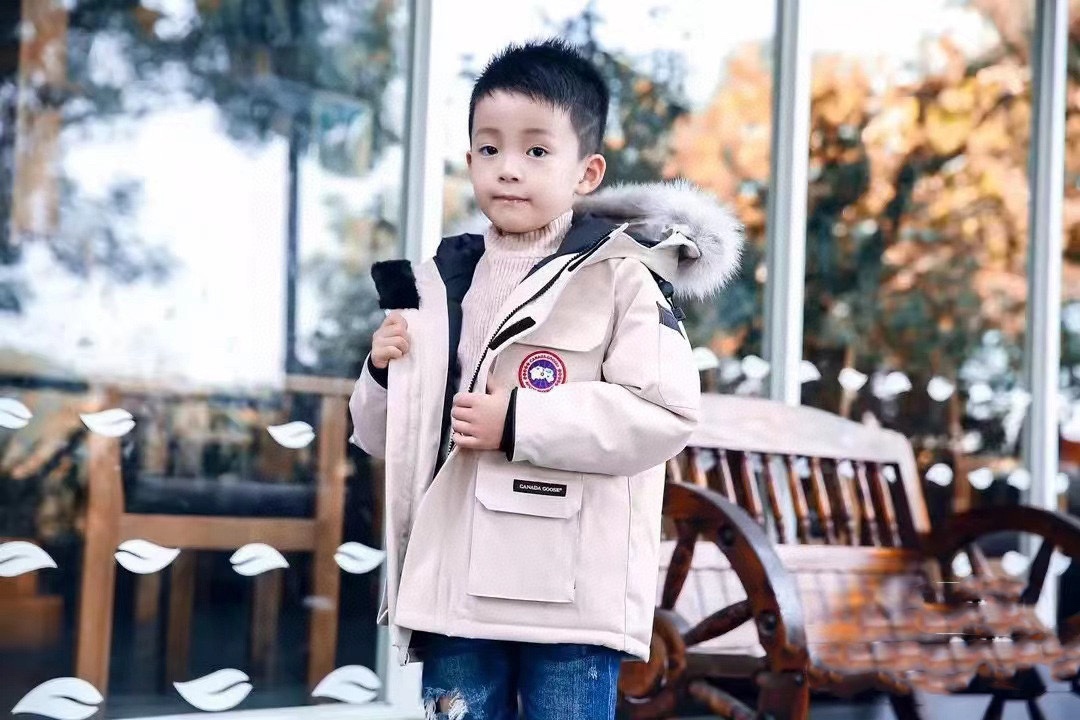 米色上身图 Canada goose/加拿大鹅 儿童版远征C08派克大衣羽绒服