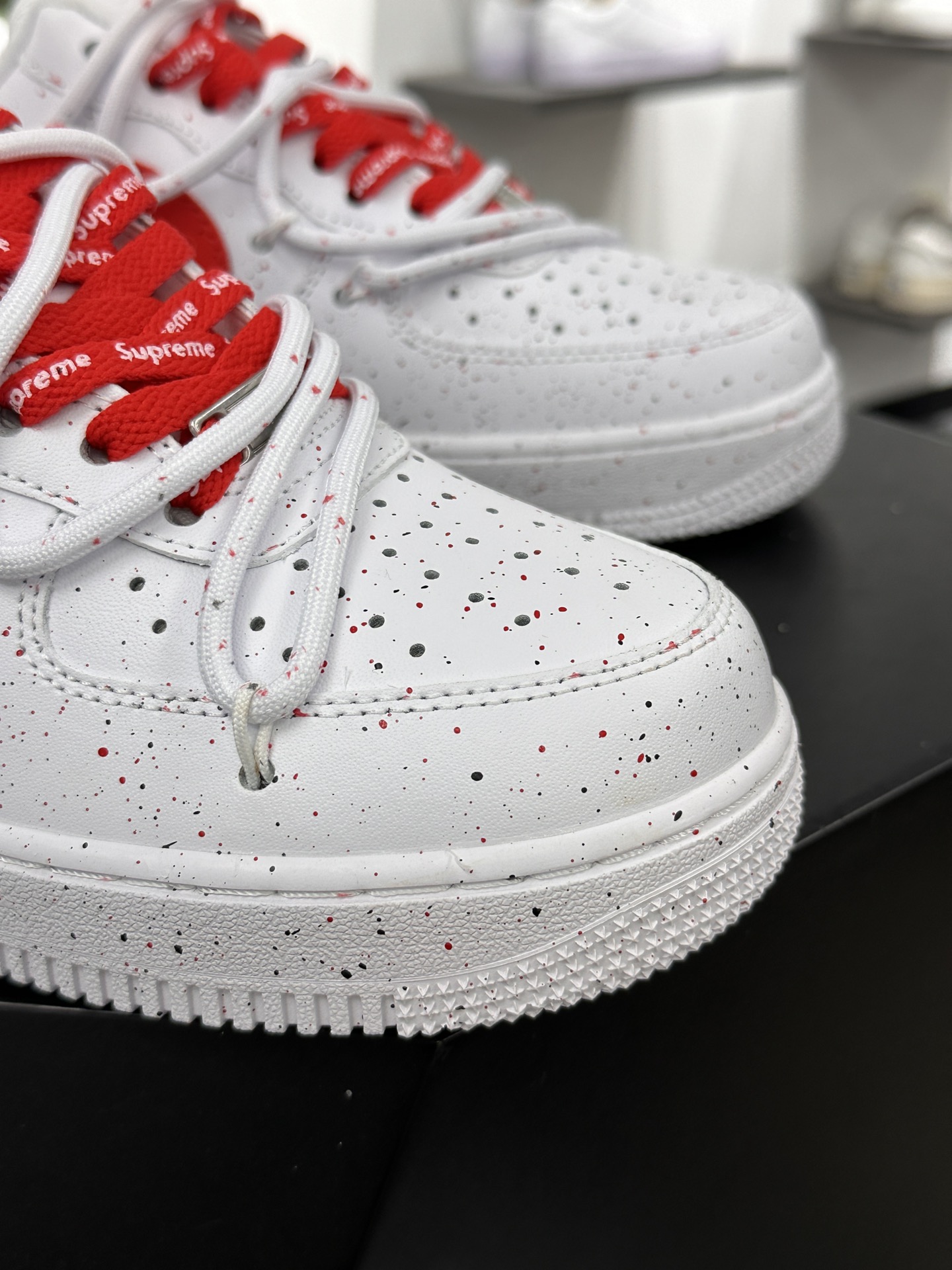 内置全掌Air Sole气垫联乘志高无上Supreme x Nike Air Force 1'07 Low”Whit Red/Black/Graffit”空军一号板鞋“Sup联名白红黑断钩涂鸦绑绳”CU9225-101