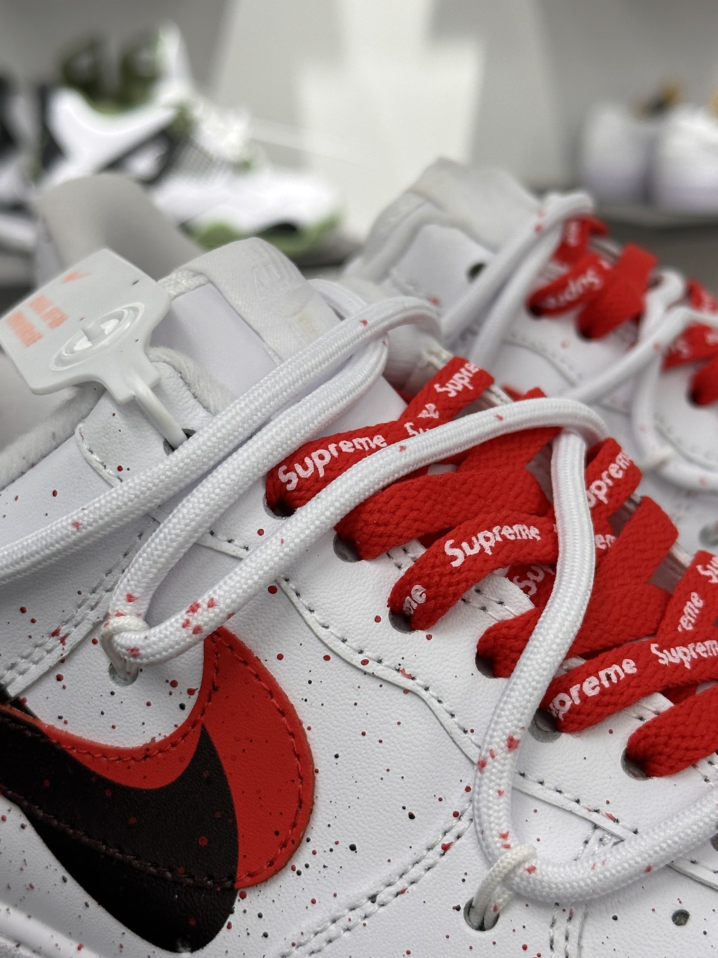 内置全掌Air Sole气垫联乘志高无上Supreme x Nike Air Force 1'07 Low”Whit Red/Black/Graffit”空军一号板鞋“Sup联名白红黑断钩涂鸦绑绳”CU9225-101