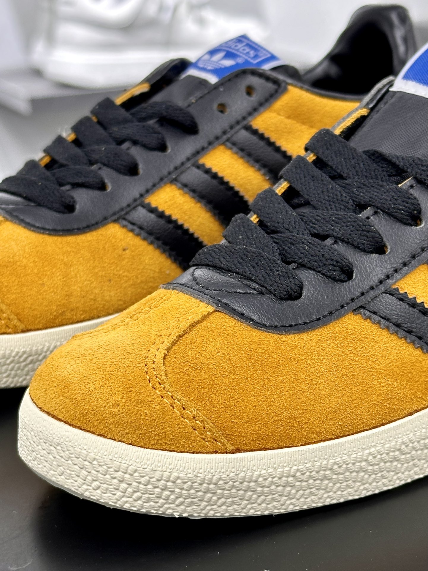 AD Gazelle Indoor Trainers 羚羊内训系列低帮复古百搭休闲运动德训风板鞋 JP5283