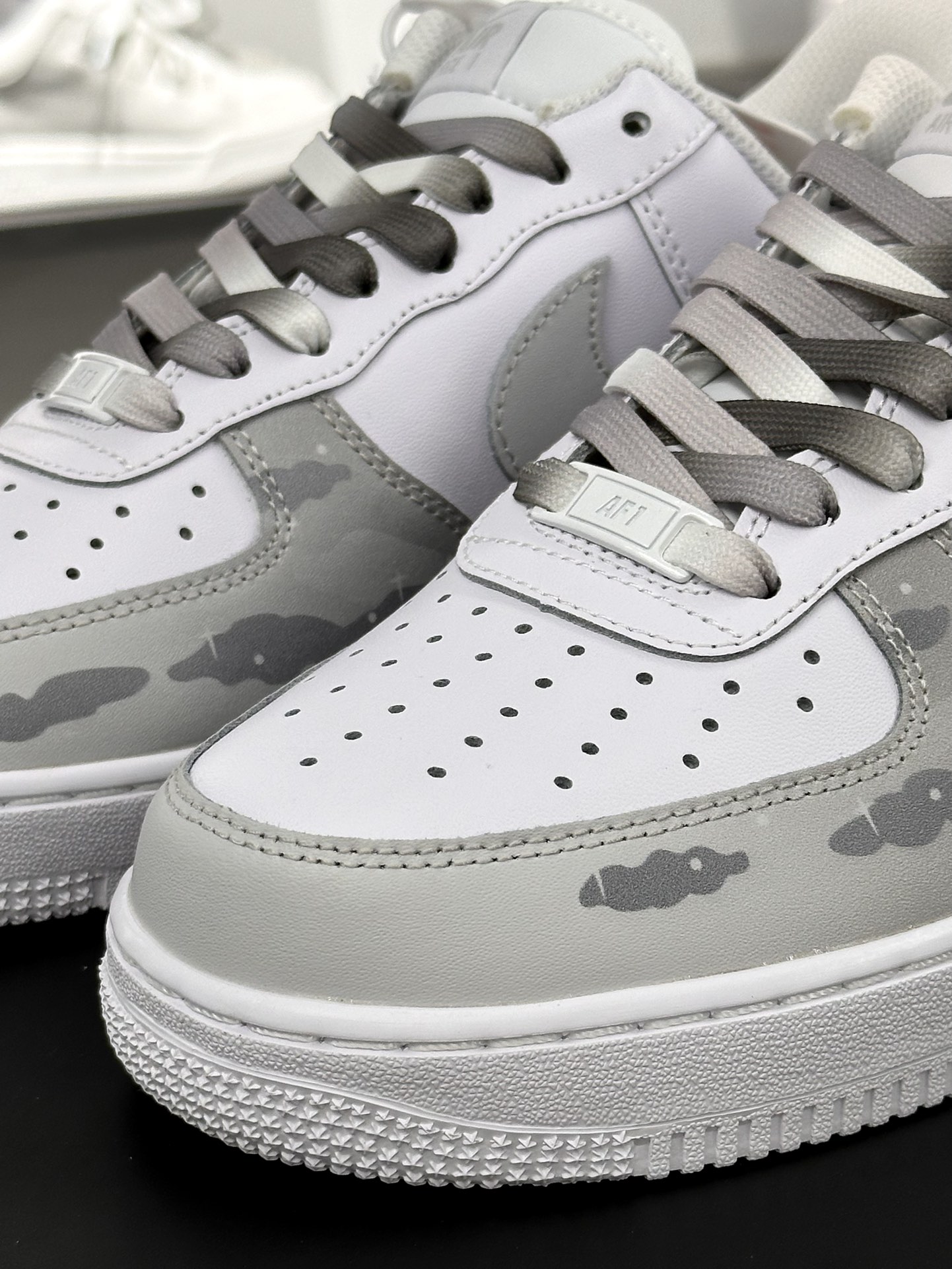 耐克Nike Air Force 1 07 LV8 Low”White/Grey/Cloud”空军一号板鞋“白灰云朵涂鸦”CW2288-312