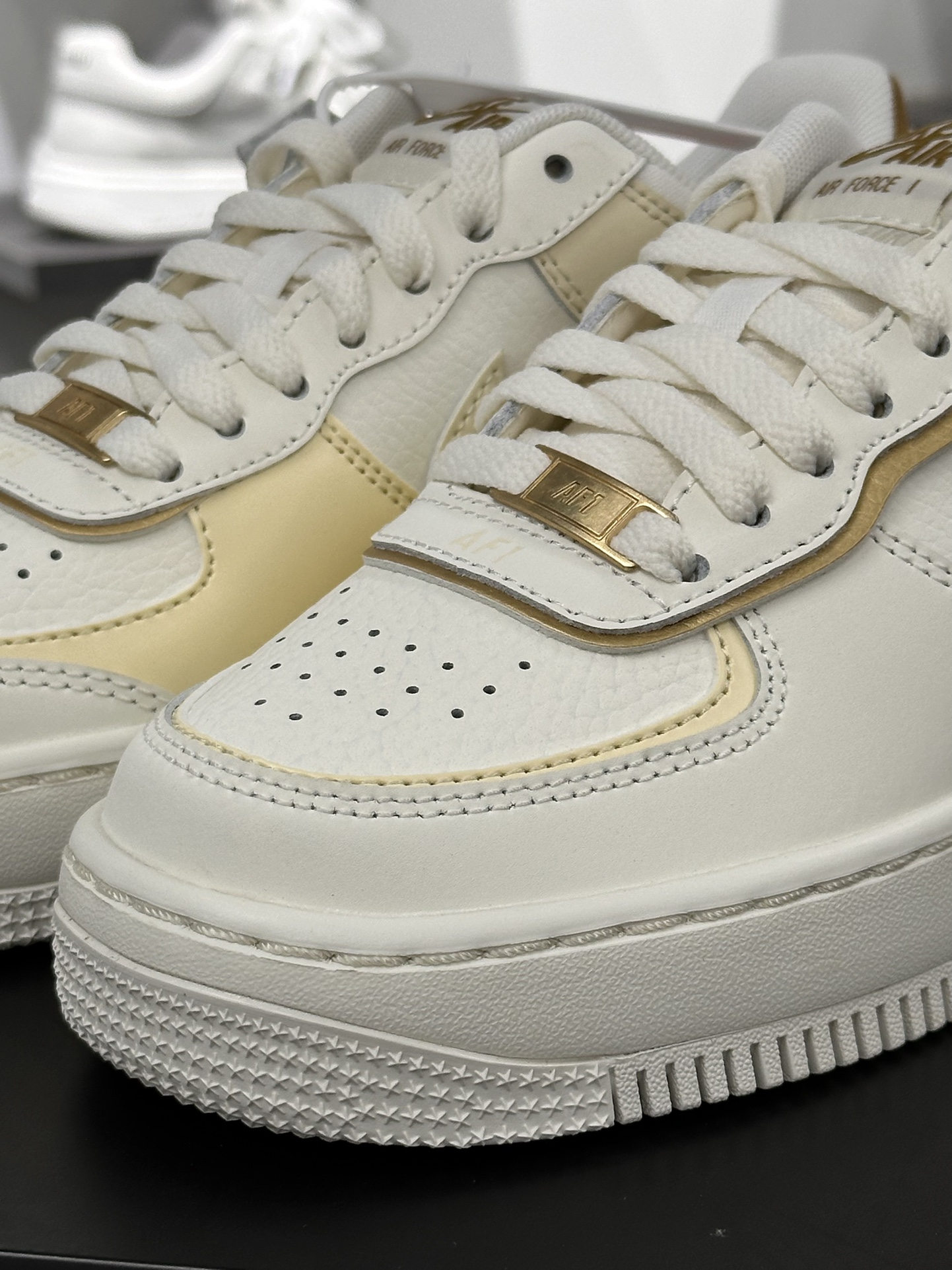 Nike Air Force 1 Shadow 解构系列空军一号低帮运动休闲板鞋 DZ1847-108