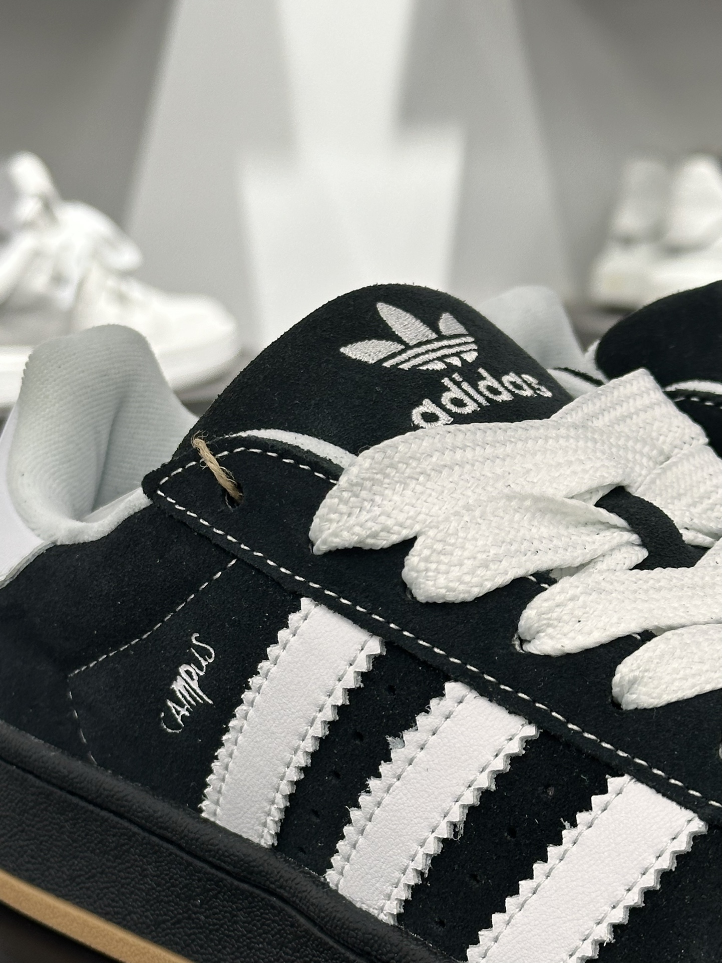 阿迪达斯Adidas Originals Campus 00s 学院系列板鞋“联名绒面黑白生胶底”IG0792