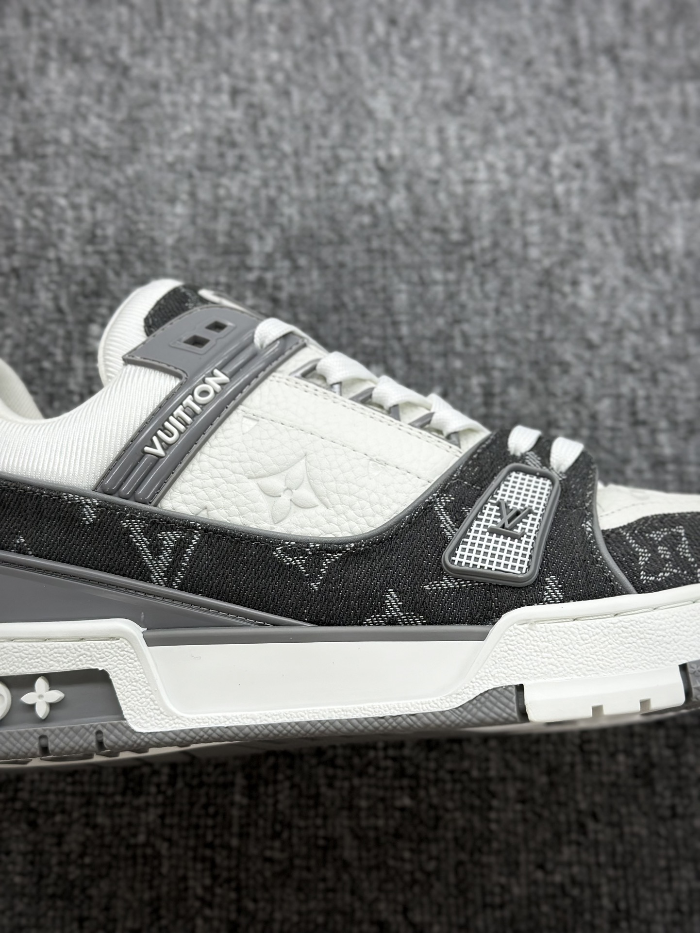 LV路易威登Louis Vuitton Trainer Sneaker Low 低帮复古休闲运动文化百搭篮球板鞋 1AD7JR